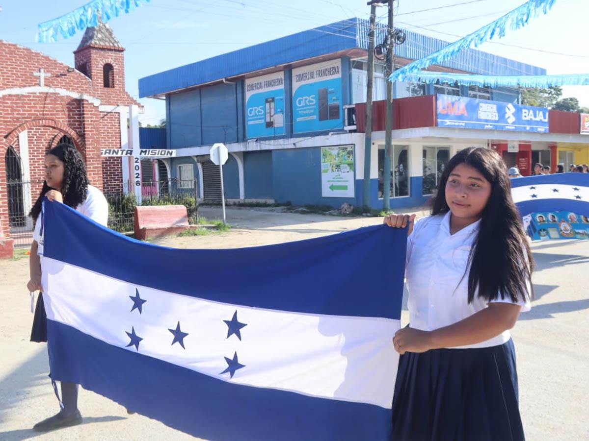 Instituto Modesto Rodas Alvarado de Ilanga rinde homenaje a la Bandera Nacional