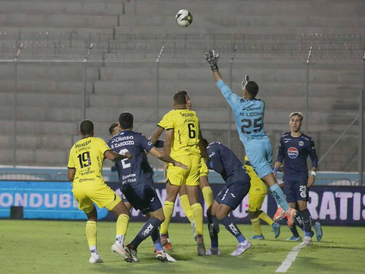 El 'frío' festejo de figura de Motagua, sufrimiento de Real España, susto y enfado