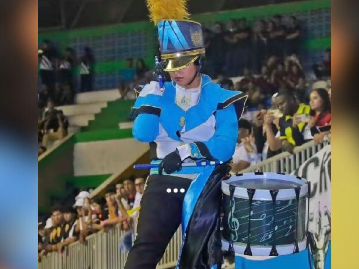 Joven de la Banda del JTR viaja con su madre a Colombia; cumple su sueño