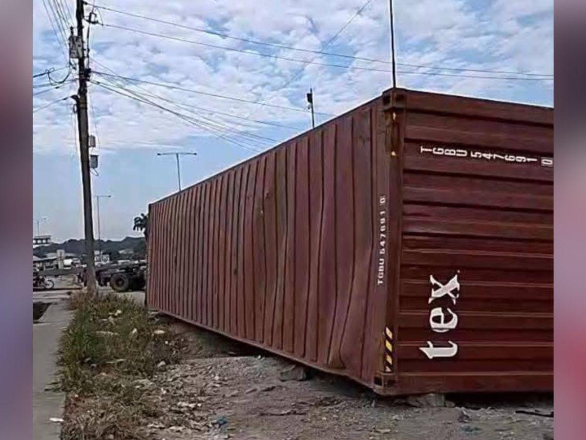 Érika muere aplastada por un contenedor mientras esperaba el bus