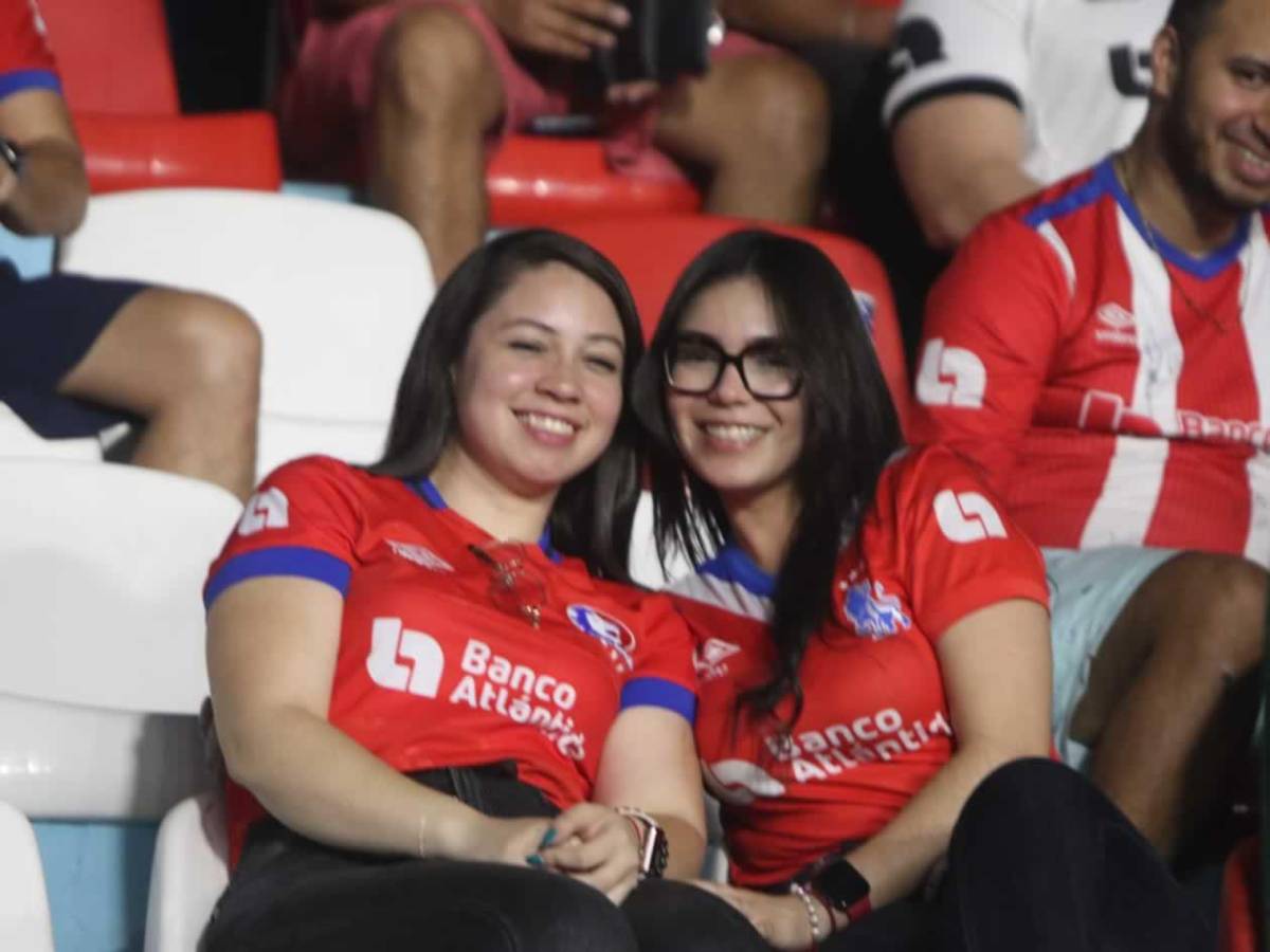 Bellas chicas del Olimpia-Marathón, festejo de Edwin Rodríguez y enfado de Lavallén