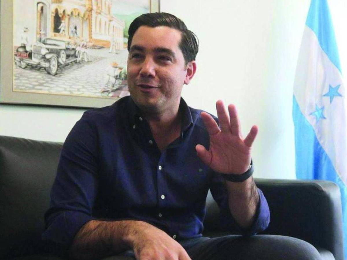 Octavio Pineda encara a exministro de Salud tras grave acusación