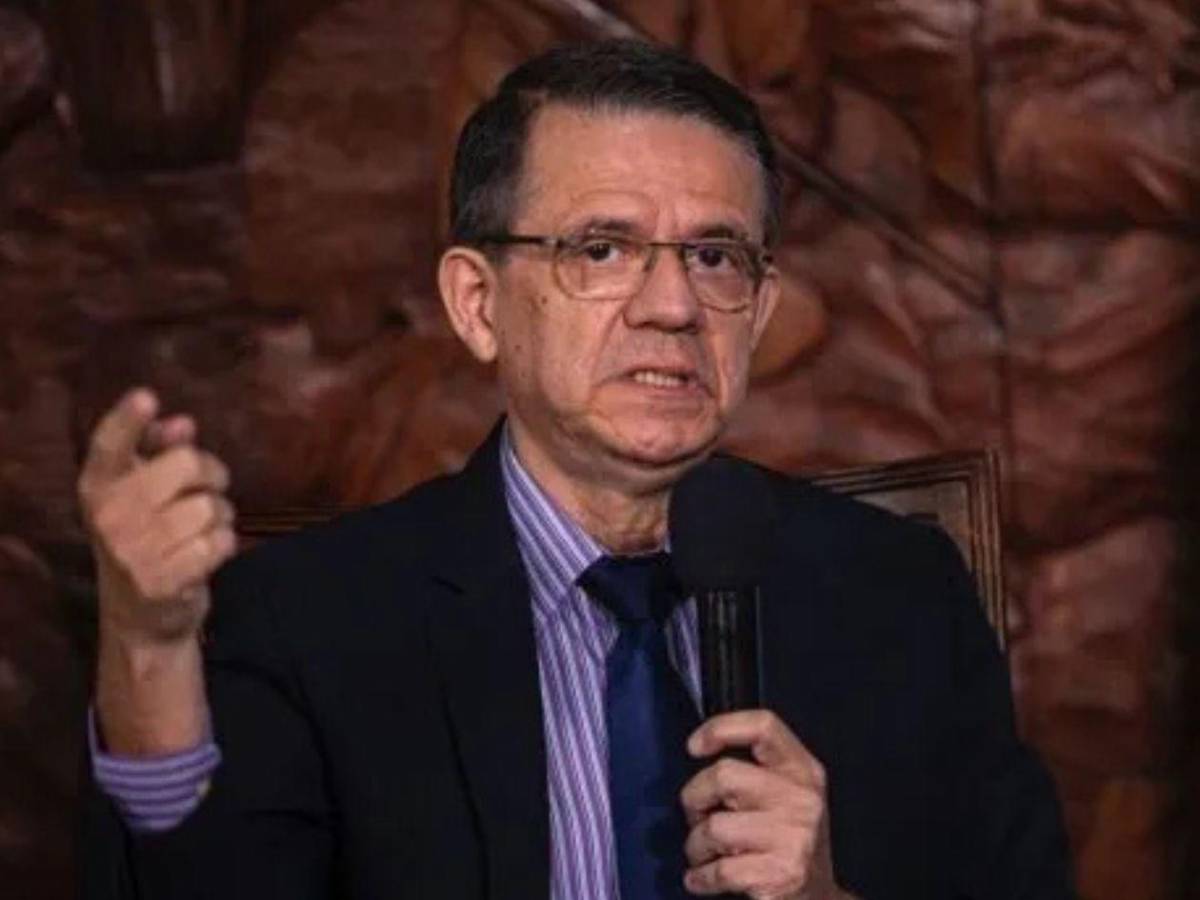 Octavio Pineda encara a exministro de Salud tras grave acusación