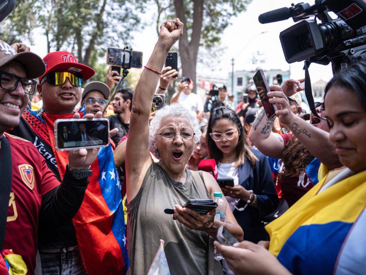 Venezolanos lloran de felicidad y festejan en las calles la captura de Maduro