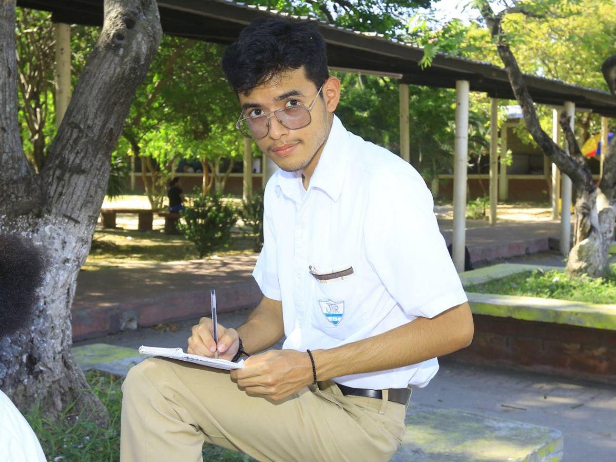 Orgullo académico: Ellos son los 8 mejores estudiantes del JTR este 2025