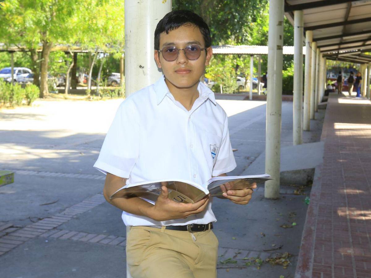 Orgullo académico: Ellos son los 8 mejores estudiantes del JTR este 2025