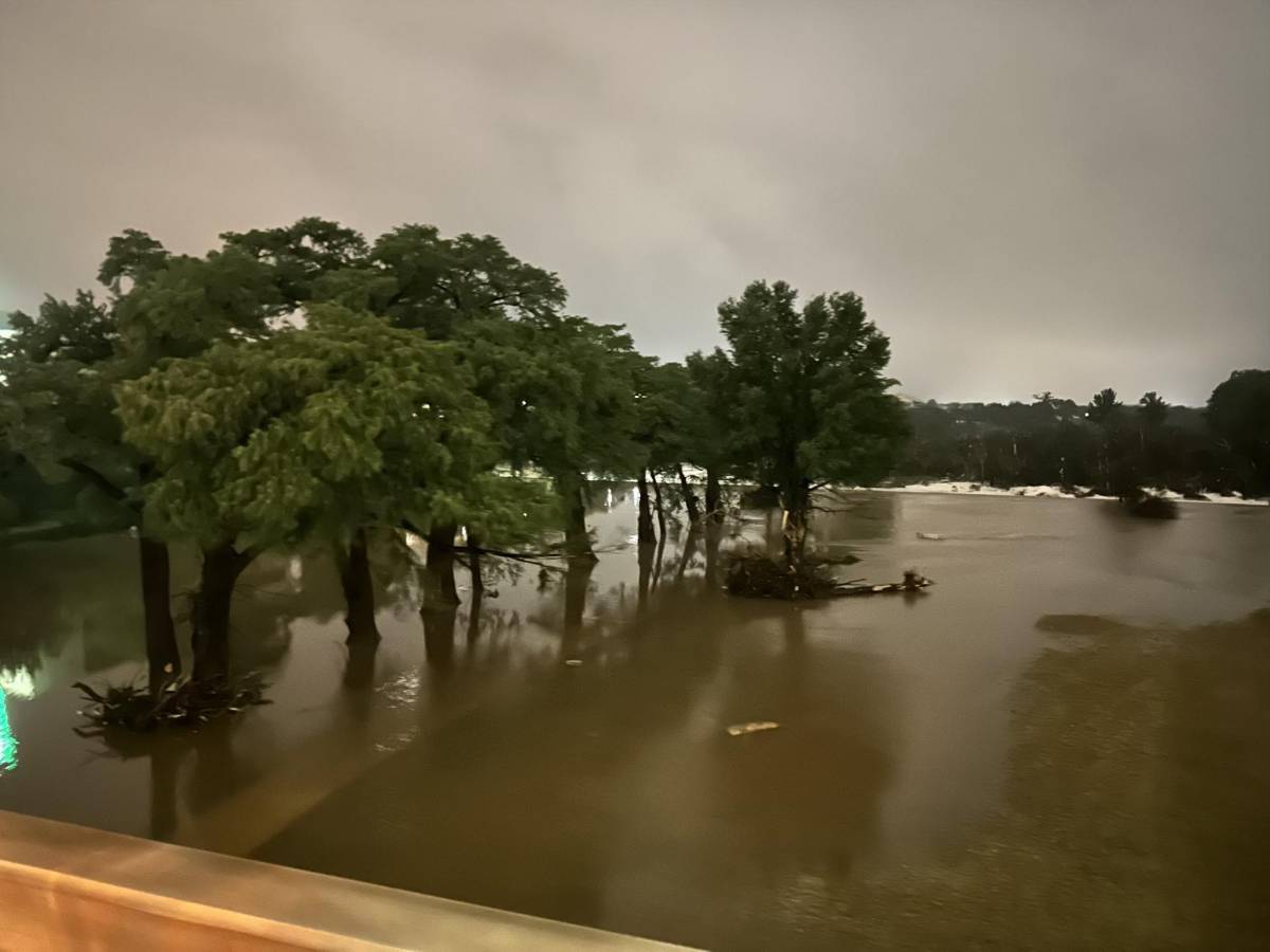 “No nos detendremos”: continúan las búsquedas tras devastadora inundación en Texas