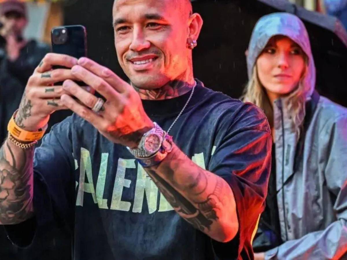 Futbolista confiesa mantener relaciones 500 veces al año y revela su salario