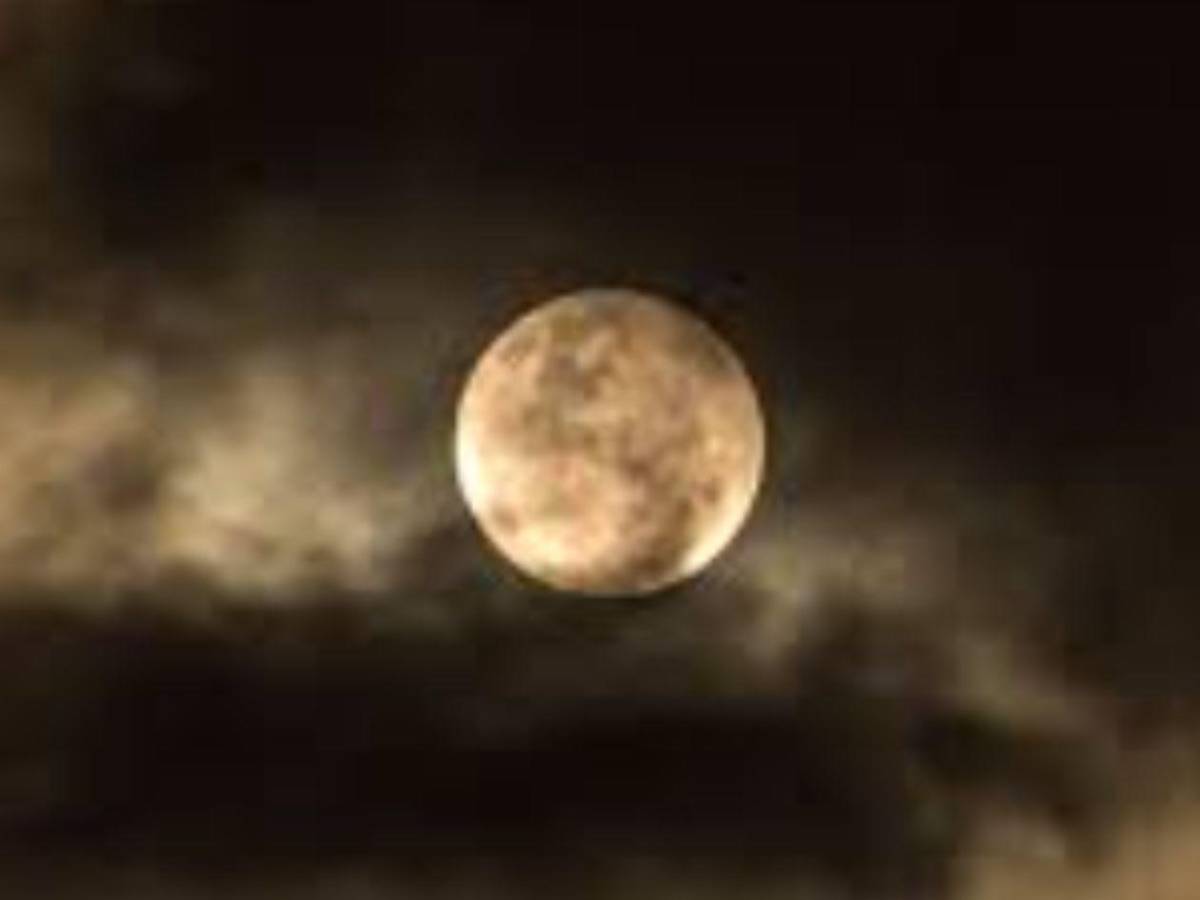 Hoy será visible la primera Luna llena: la señal que fija la Semana Santa