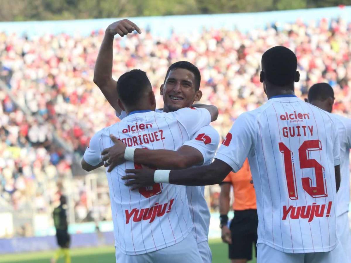 Llanto en Olimpia, feo gesto de Jeaustin Campos y chica captada infraganti en la final