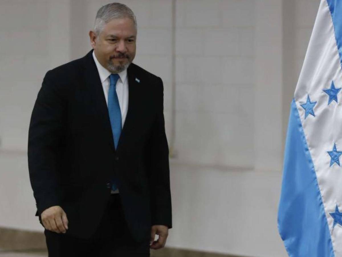 Iroshka Elvir y Enrique Reina desatan discusión por fallida instalación de la Cicih