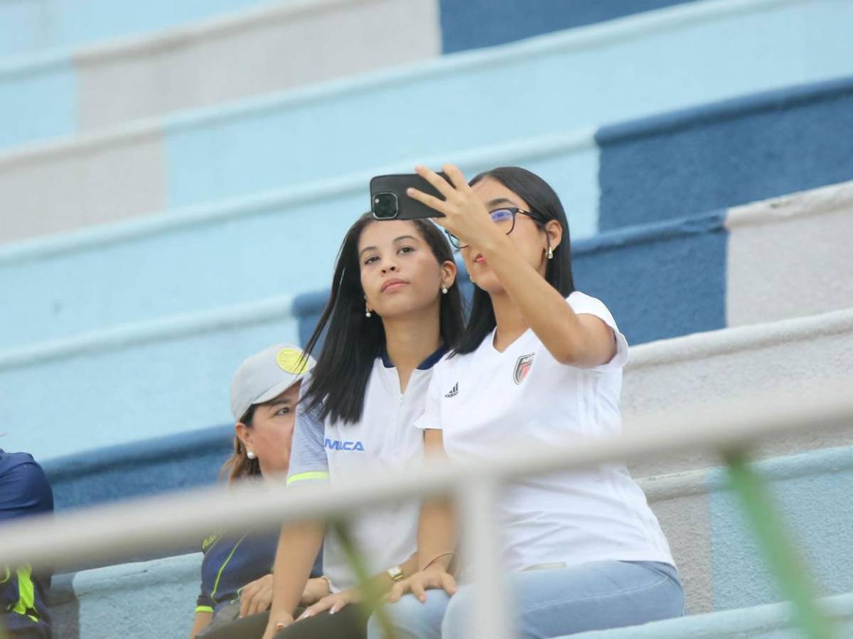 Esposa de exjugador, modelos y la pelirroja: las bellas chicas de la jornada 2