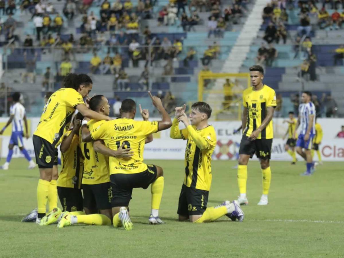 Real España de fiesta, dardo del 'Droopy' a Menjívar y bellas chicas en el Morazán