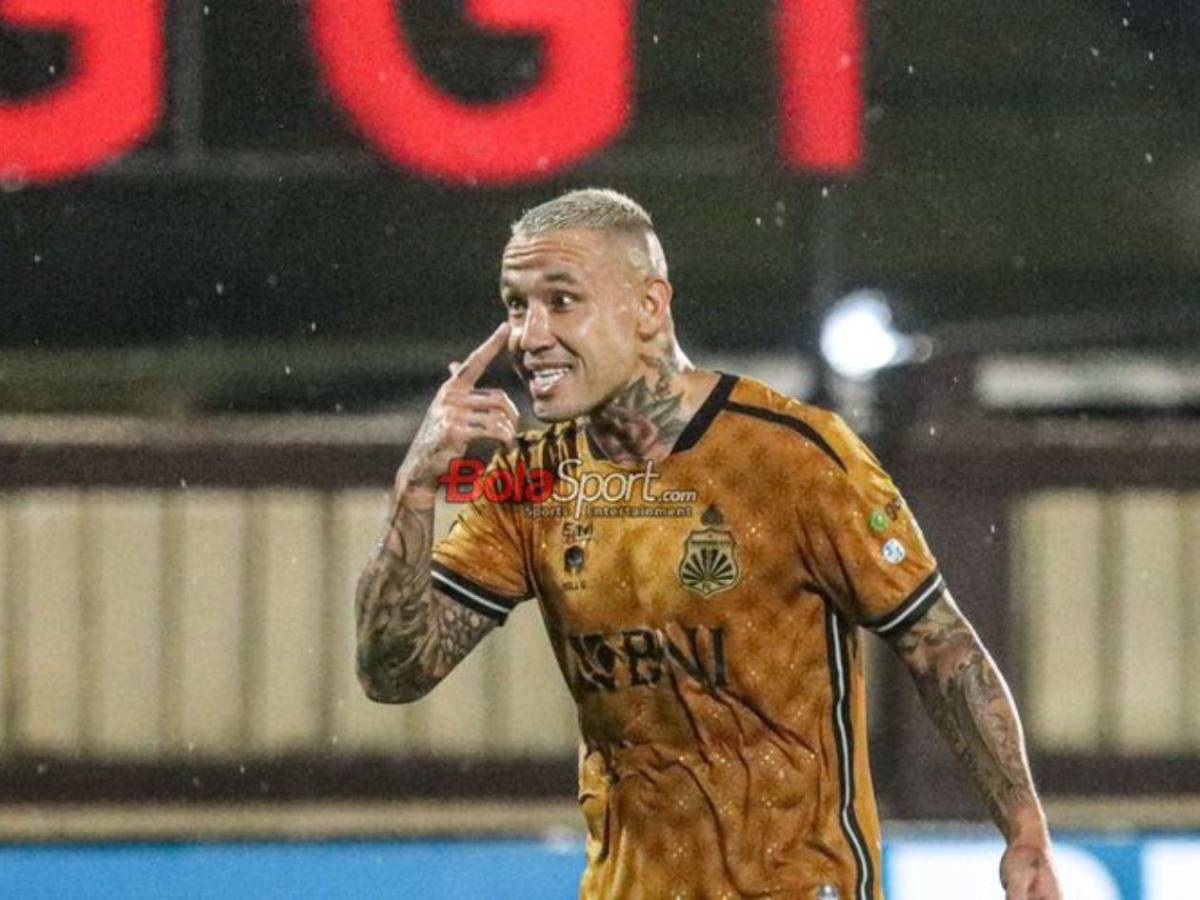 Futbolista confiesa mantener relaciones 500 veces al año y revela su salario