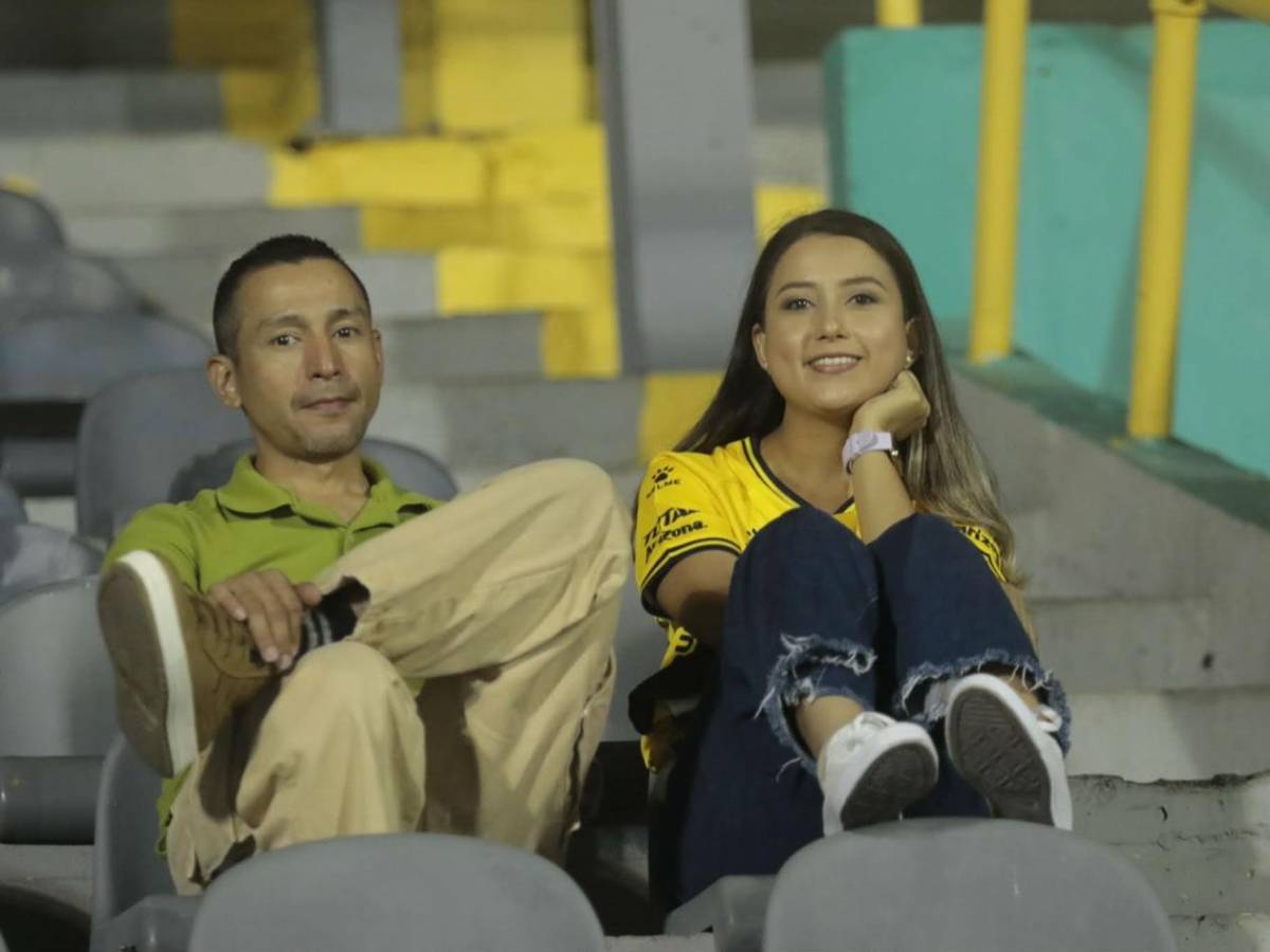 Real España de fiesta, dardo del 'Droopy' a Menjívar y bellas chicas en el Morazán