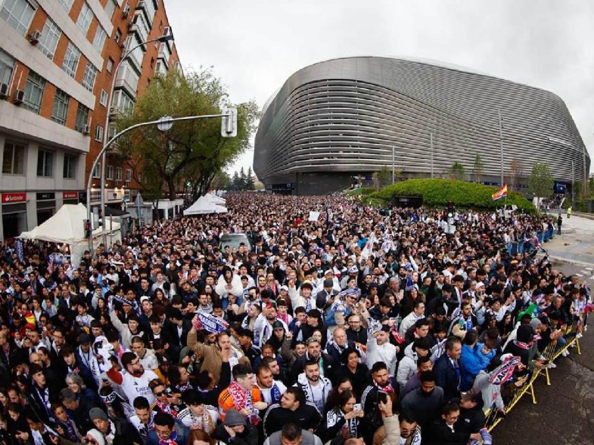 Creen en la remontada: el impresionante recibimiento al Real Madrid a su llegada al Bernabéu
