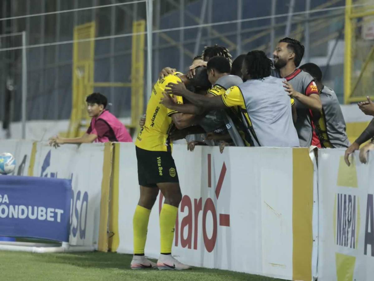 Real España de fiesta, dardo del 'Droopy' a Menjívar y bellas chicas en el Morazán