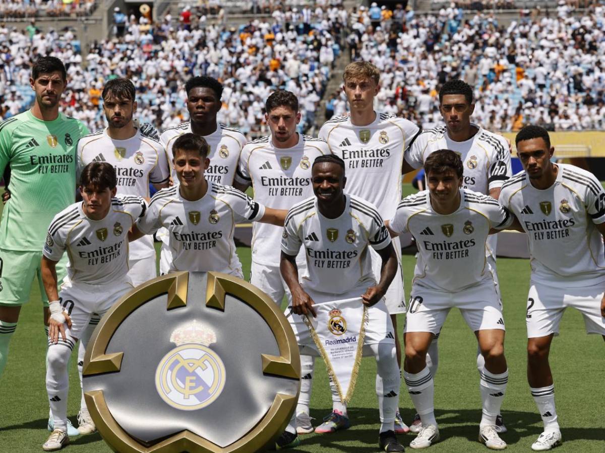 Real Madrid- Pachuca: Enfado de Xabi, mofa a Vinicius y polémico gesto de árbitro