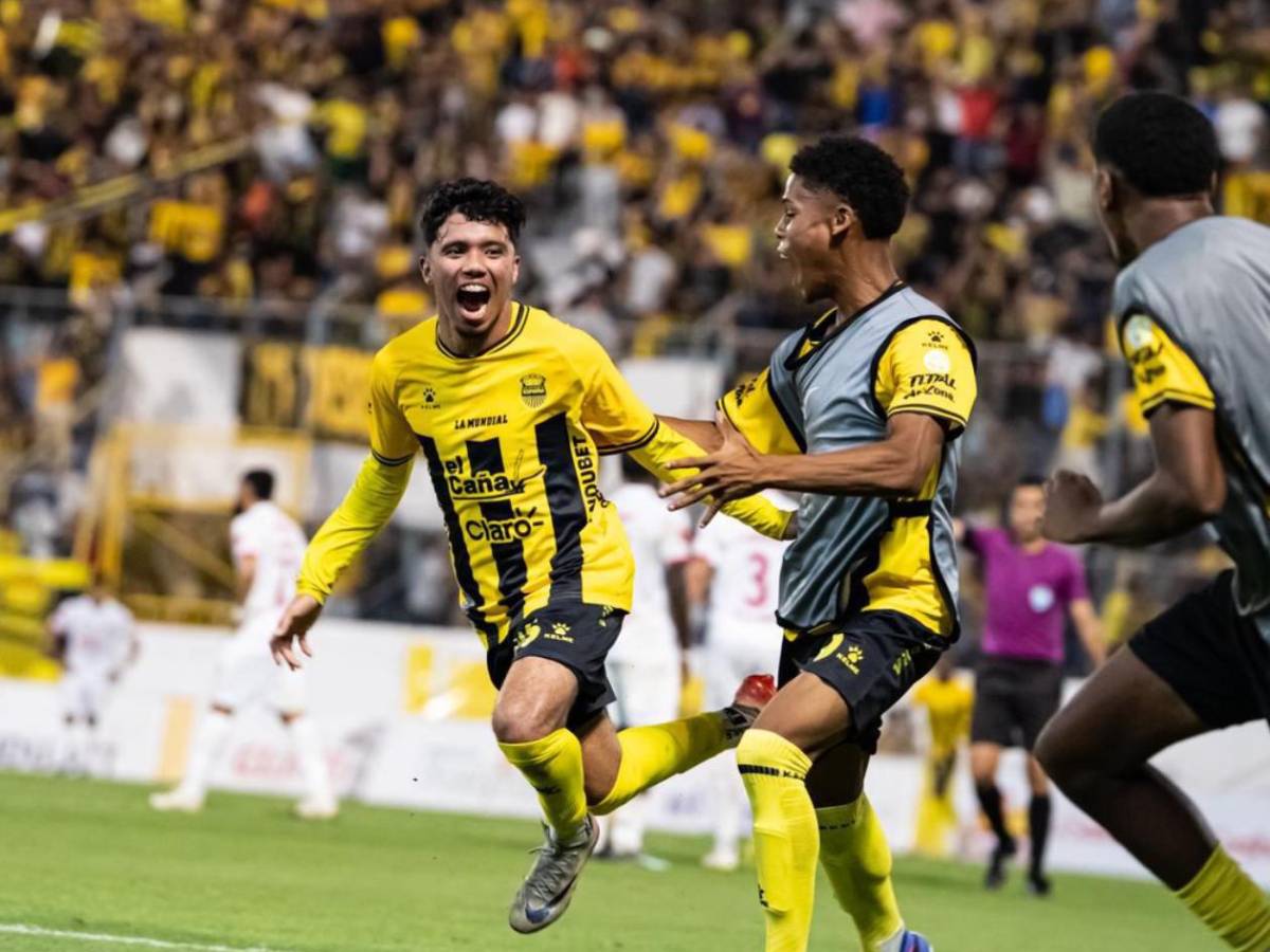 Locura del Real España, amargura y bronca en Olimpia, billetazos y polémico gesto