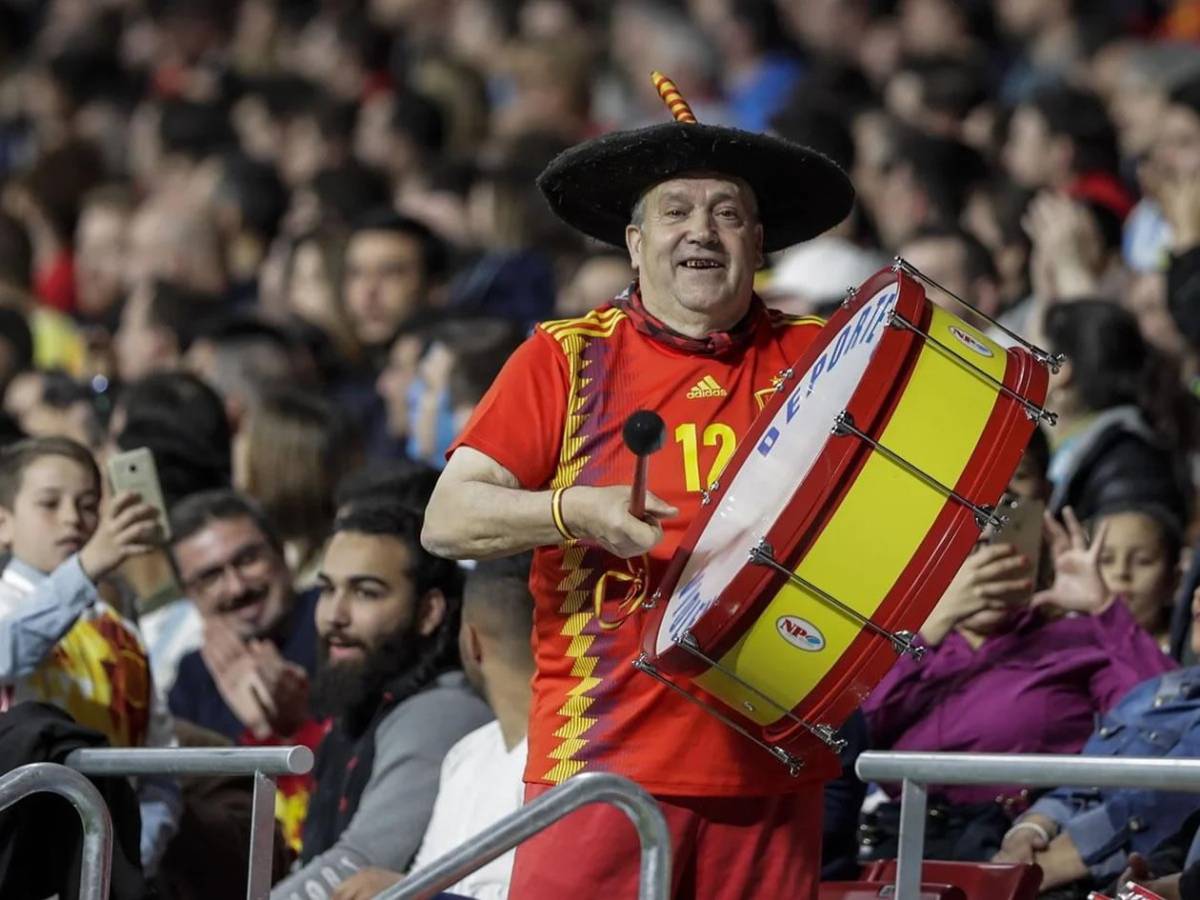Muere Manolo 'El del Bombo', el hincha más fiel de España: 10 Mundiales