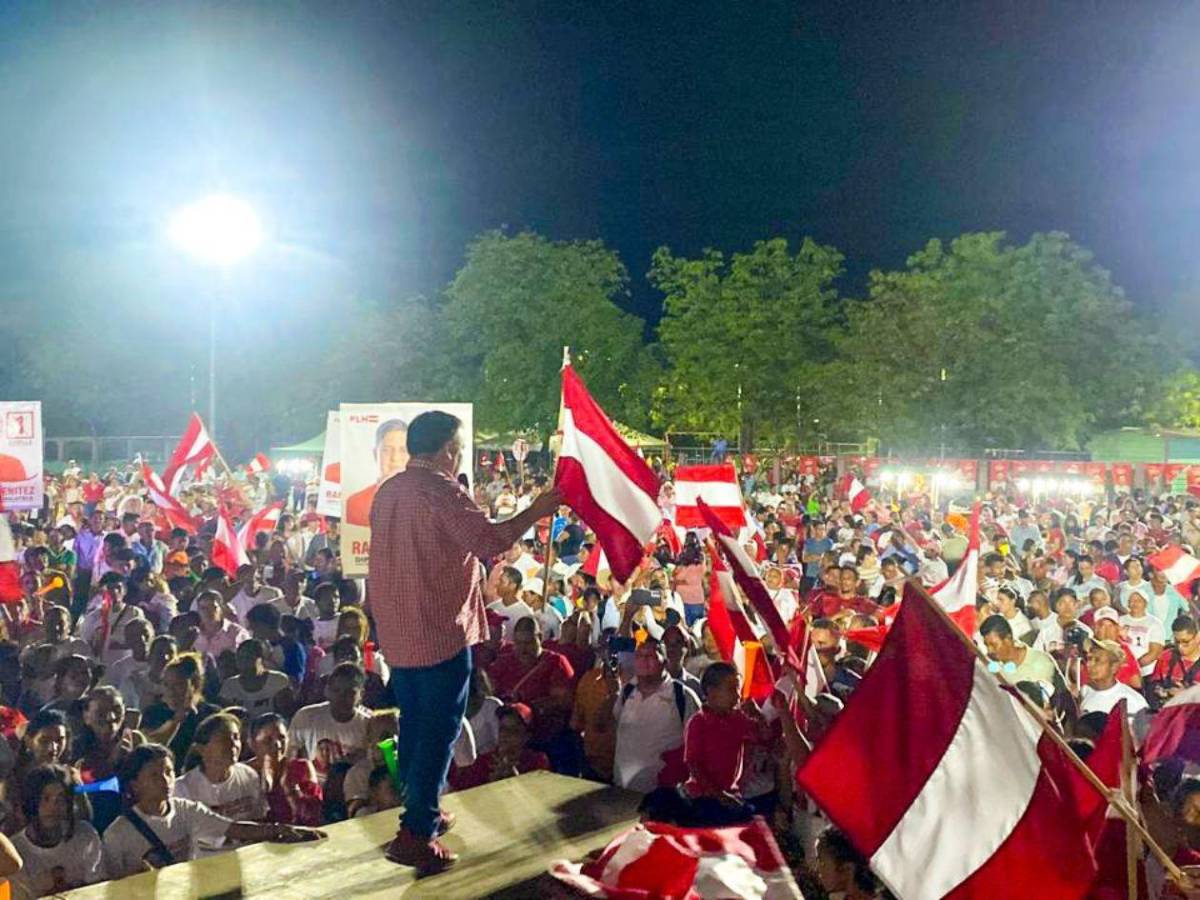 Casa por casa, Jorge Cálix saluda a “quienes anhelan un cambio para Honduras”