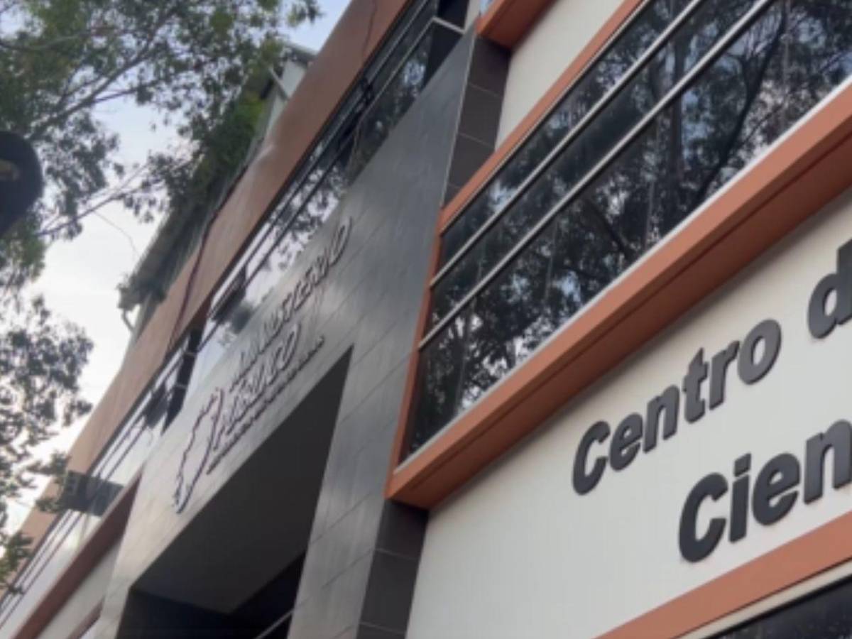 Investigan si estadounidense hallada muerta en Honduras combinó bebida energética con pastilla