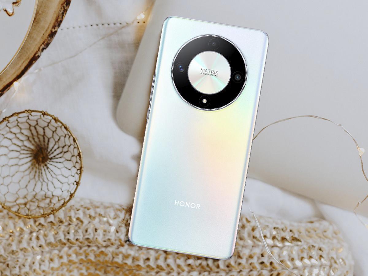 <i>El HONOR Magic6 Lite presenta la pantalla más resistente a caídas de la industria, ofreciendo durabilidad y calidad visual excepcionales.</i>