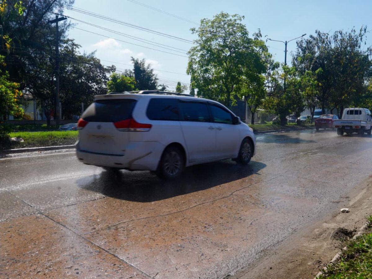 Derrame de aguas negras en el bulevar del sur acumula meses de contaminación