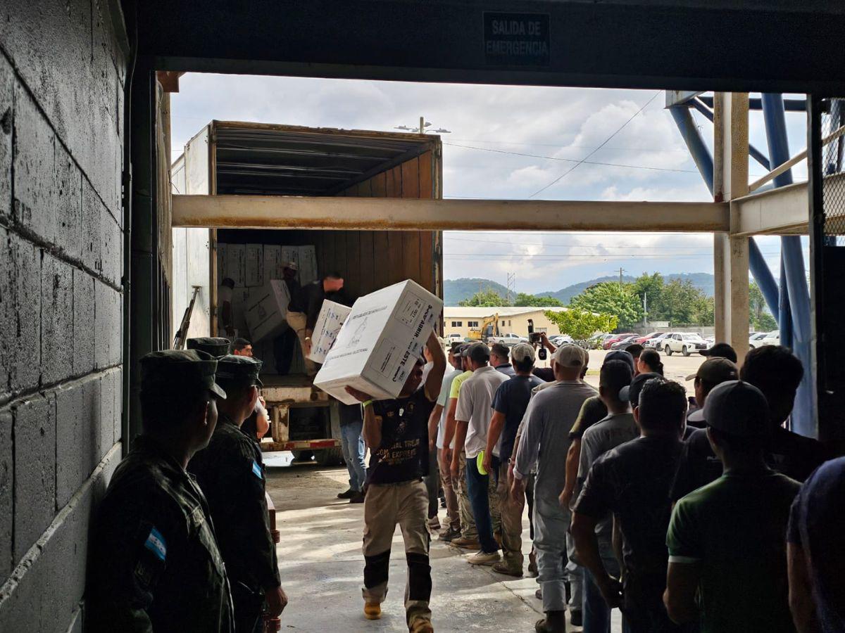 Llegan a SPS más de 3,000 maletas electorales de Cortés