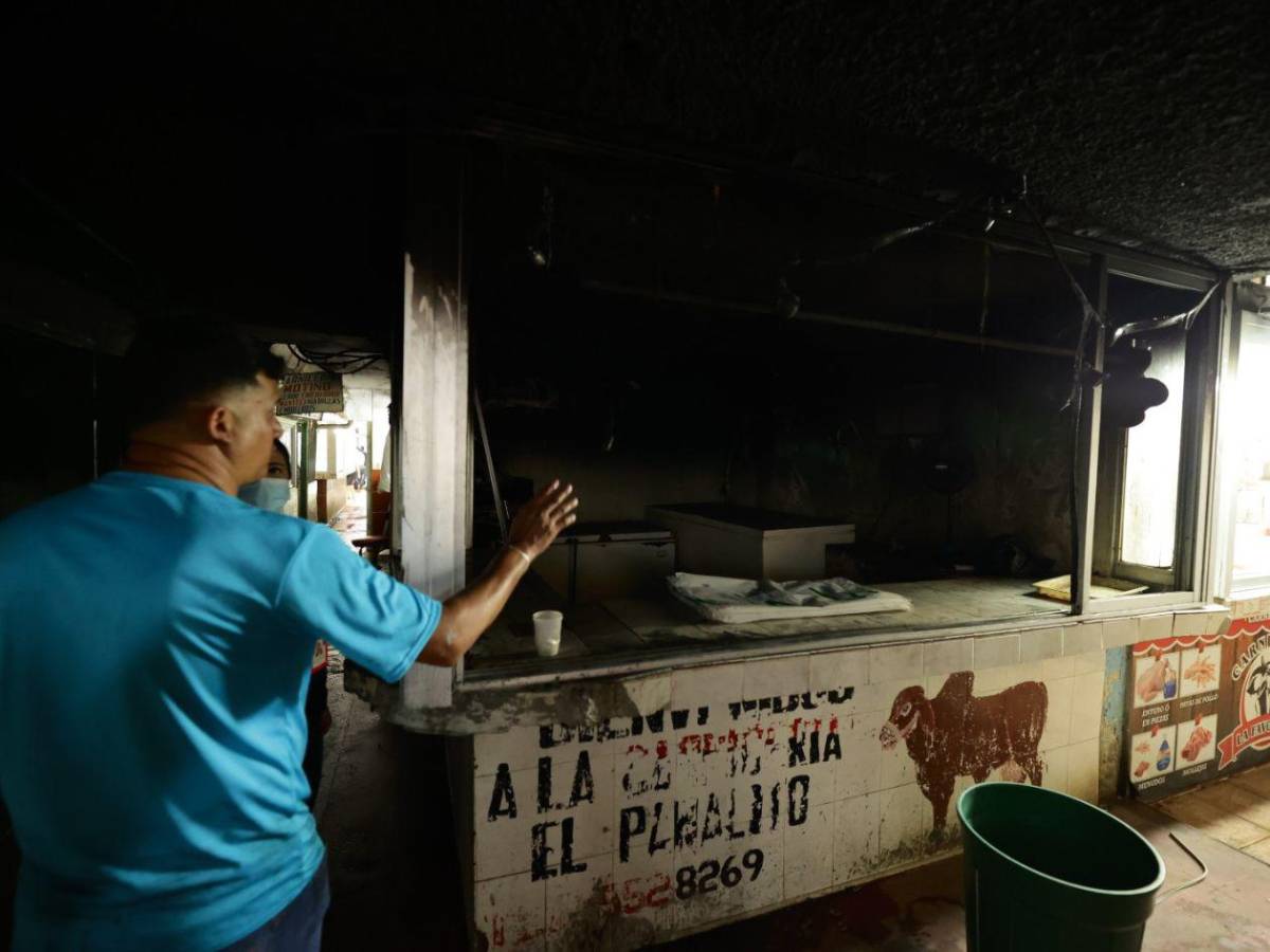 Imágenes que duelen: así luce el mercado Medina un día después del incendio
