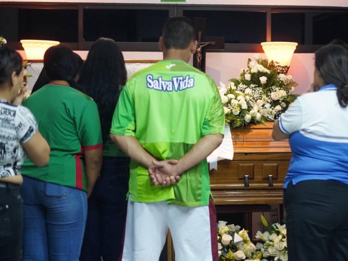 Desgarradoras imágenes en velatorio de Orinson Amaya: Su madre rompió en llanto y aficionados sorprenden