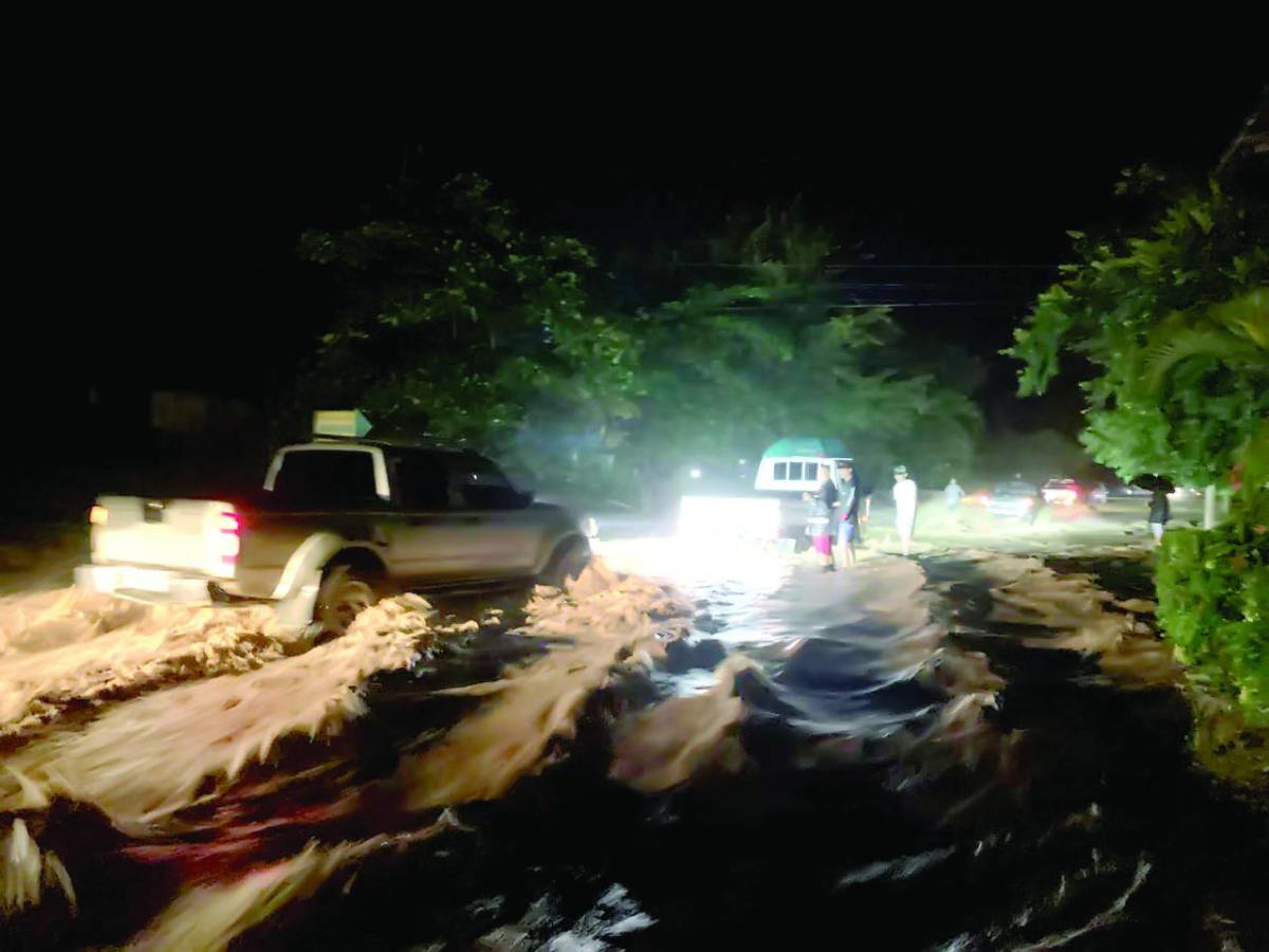Tormenta por 72 horas: Paso lento de Sara causará daños catastróficos