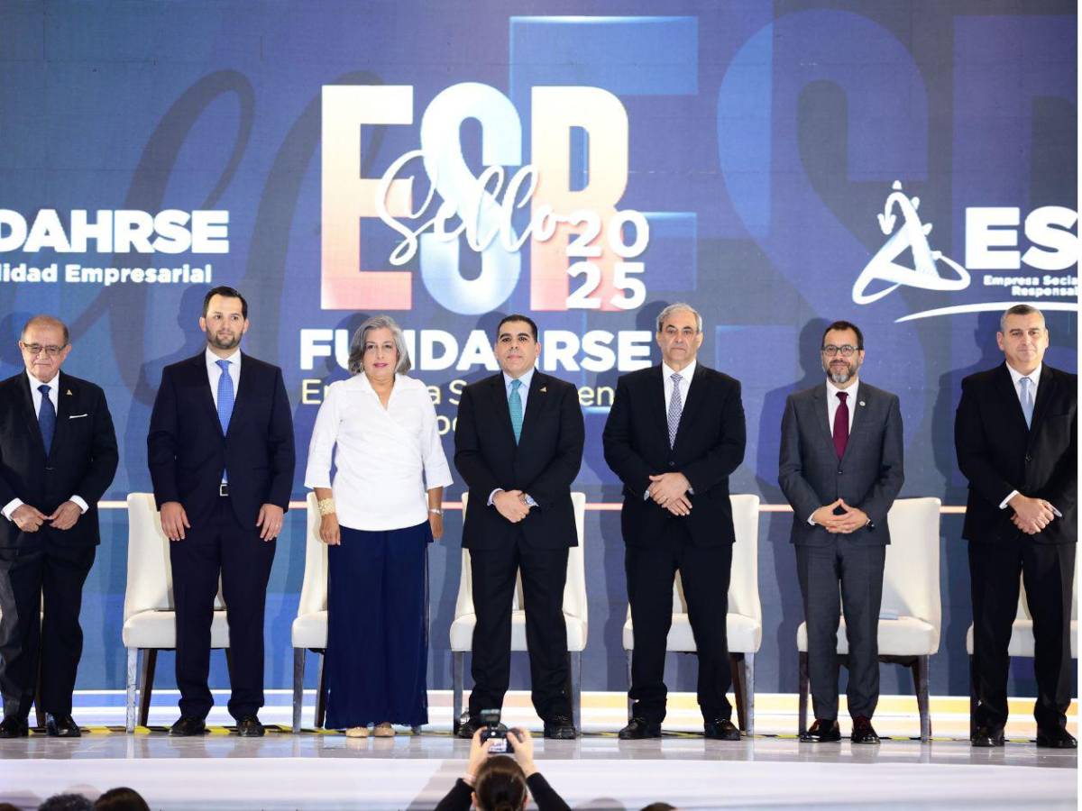 Los selectos invitados en la entrega del Sello FUNDAHRSE 2025