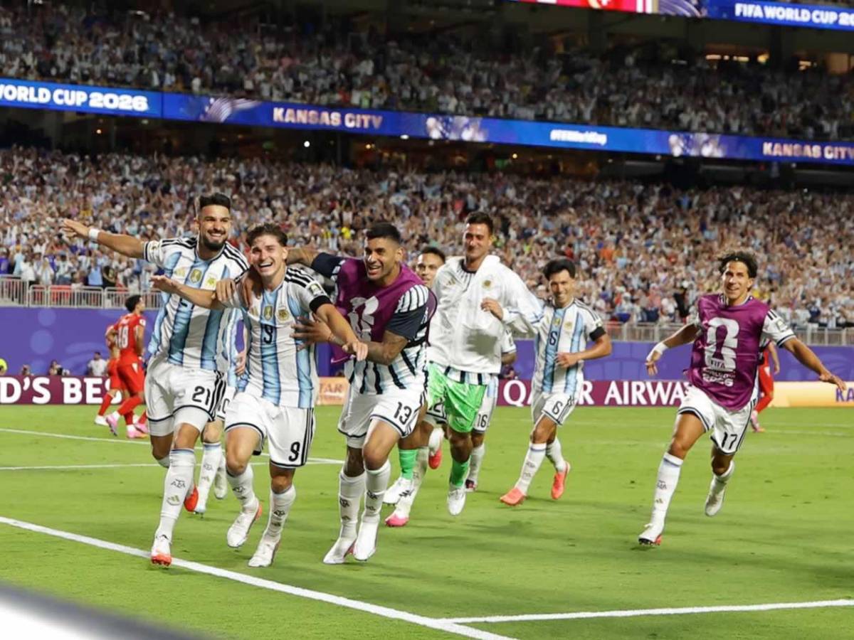 Otra ayuda a Argentina, fuerte cruce de Messi con árbitro, agresión y apareció su enemigo