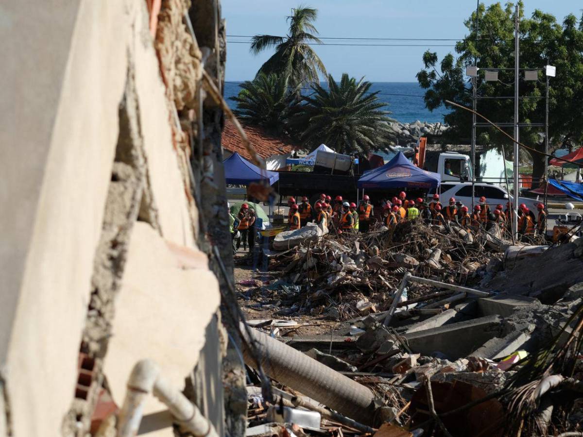 Polvo de los escombros enferma a familiares que buscaban víctimas del terremoto en Venezuela