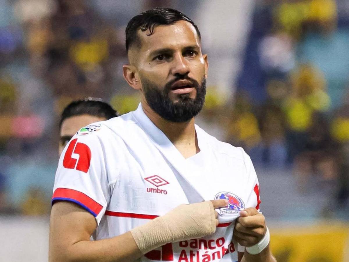Locura del Real España, amargura y bronca en Olimpia, billetazos y polémico gesto