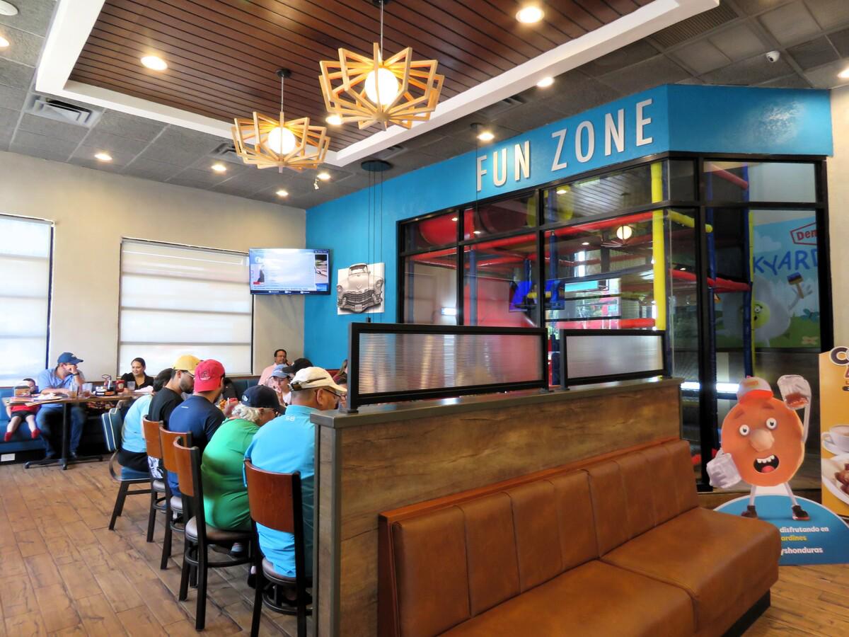 ¡Grupo Comidas presenta la renovación de Denny’s Jardines del Valle!