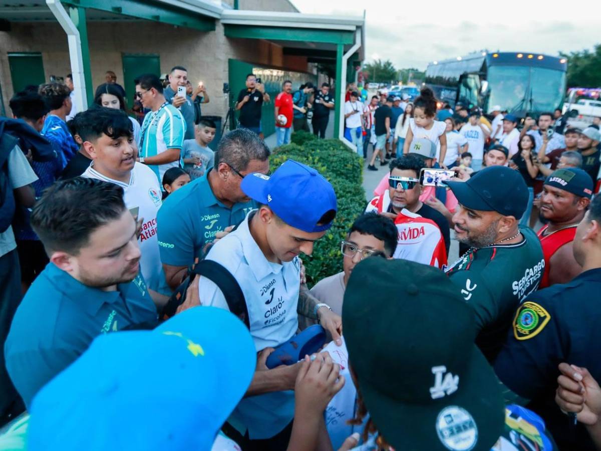 Locura por Palma, gifiti, regalos y youtuber presente en entreno de Honduras