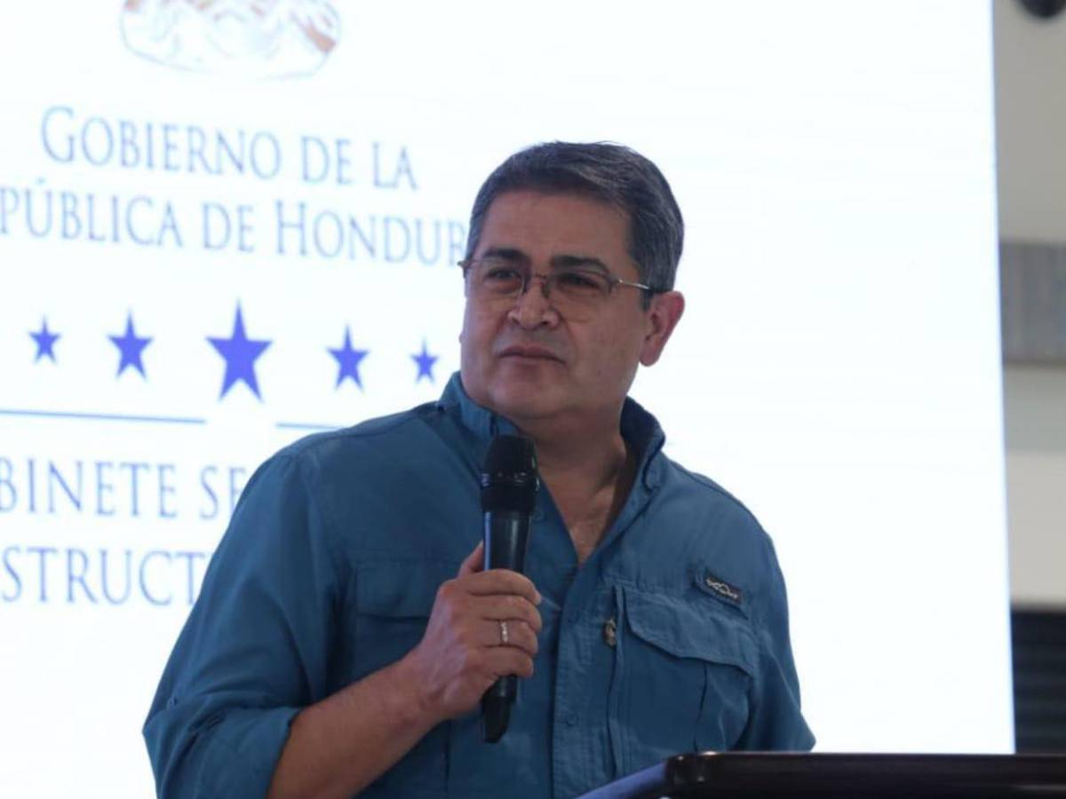 Futbolista hondureño celebra indulto a Juan Orlando Hernández