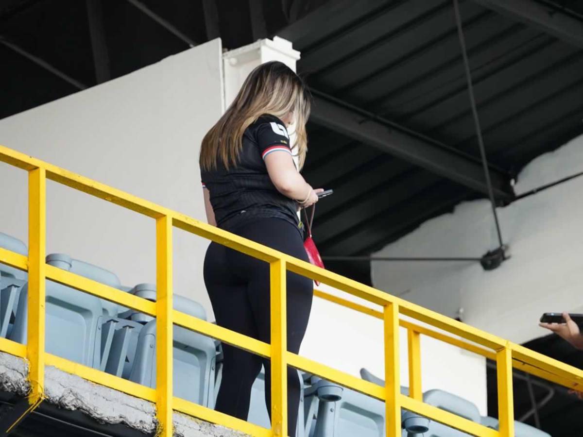 Bellas chicas, sexy rubia y Beckeles se roba el show en el Victoria vs Olimpia