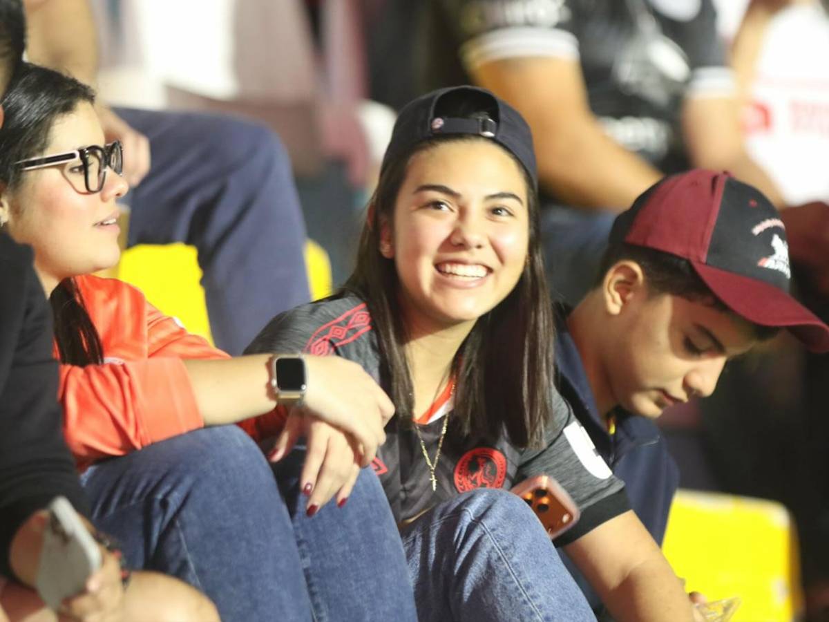 Bellezas, esposa de directivo, nueva pantalla y el retraso en el Olimpia vs Motagua