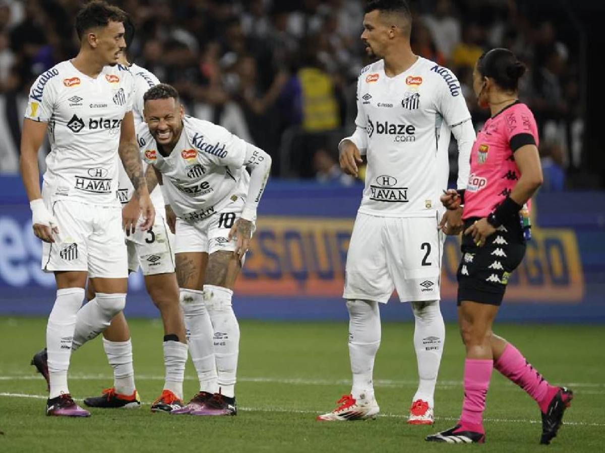 Neymar sufrió su primera derrota, su dura crítica en Brasil y gesto con Depay
