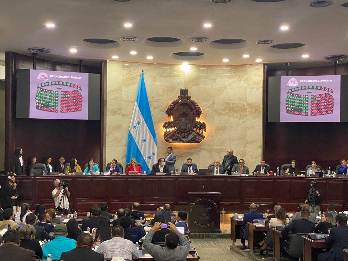 Congreso recibe lista de cinco nominados para fiscal general y adjunto