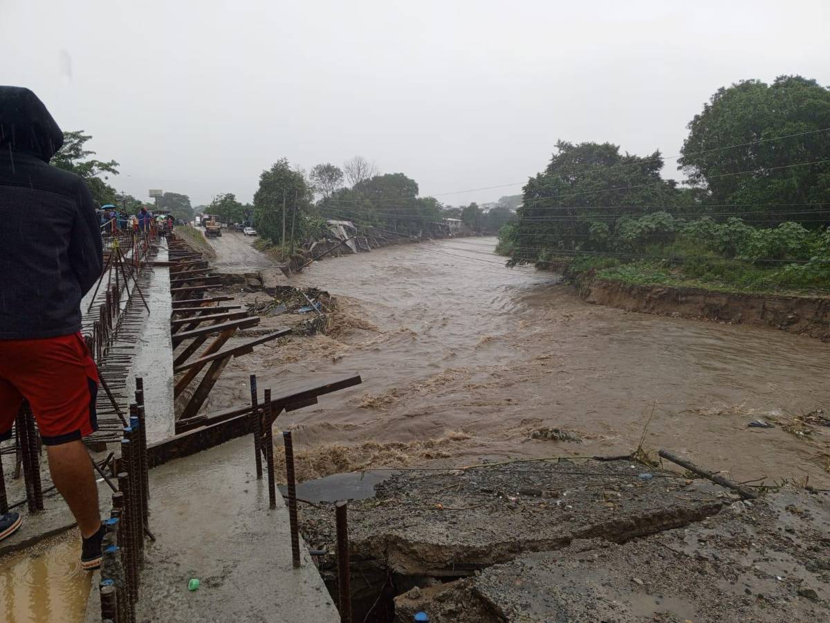 Colonias incomunicadas por crecida del río Bermejo en San Pedro Sula