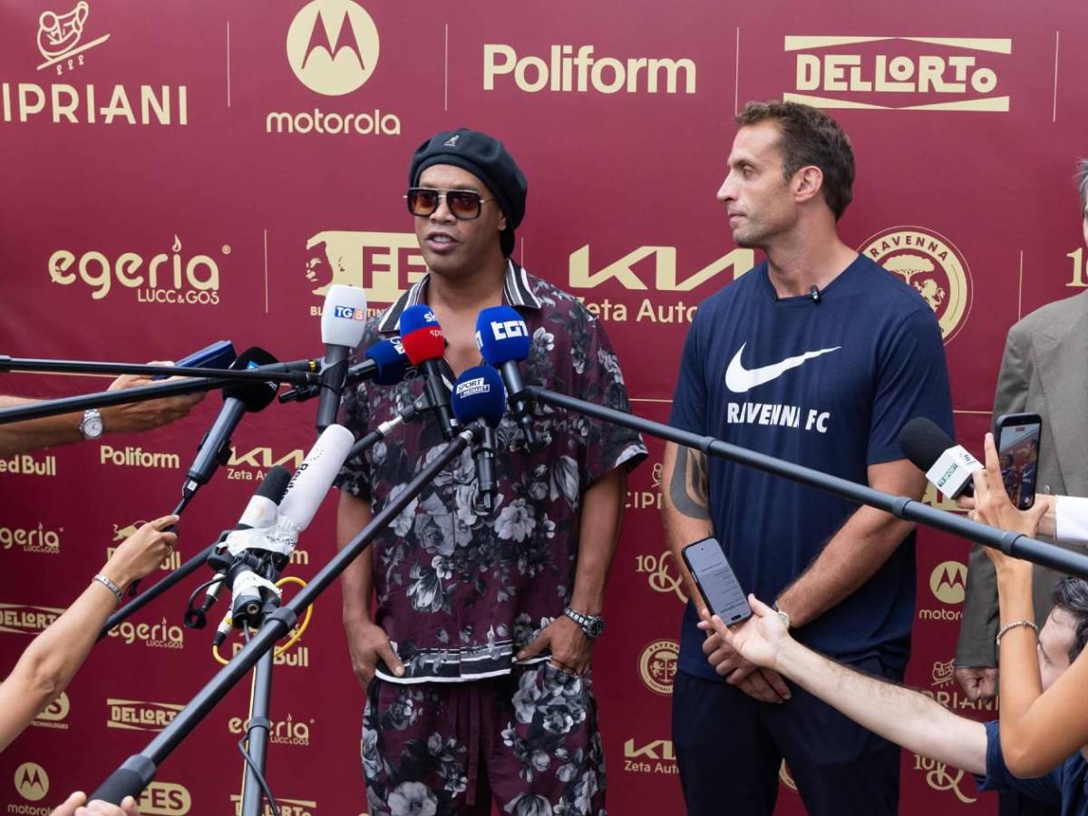 ¡Bombazo! Ronaldinho sale del retiro y ya fue presentado: este será su salario