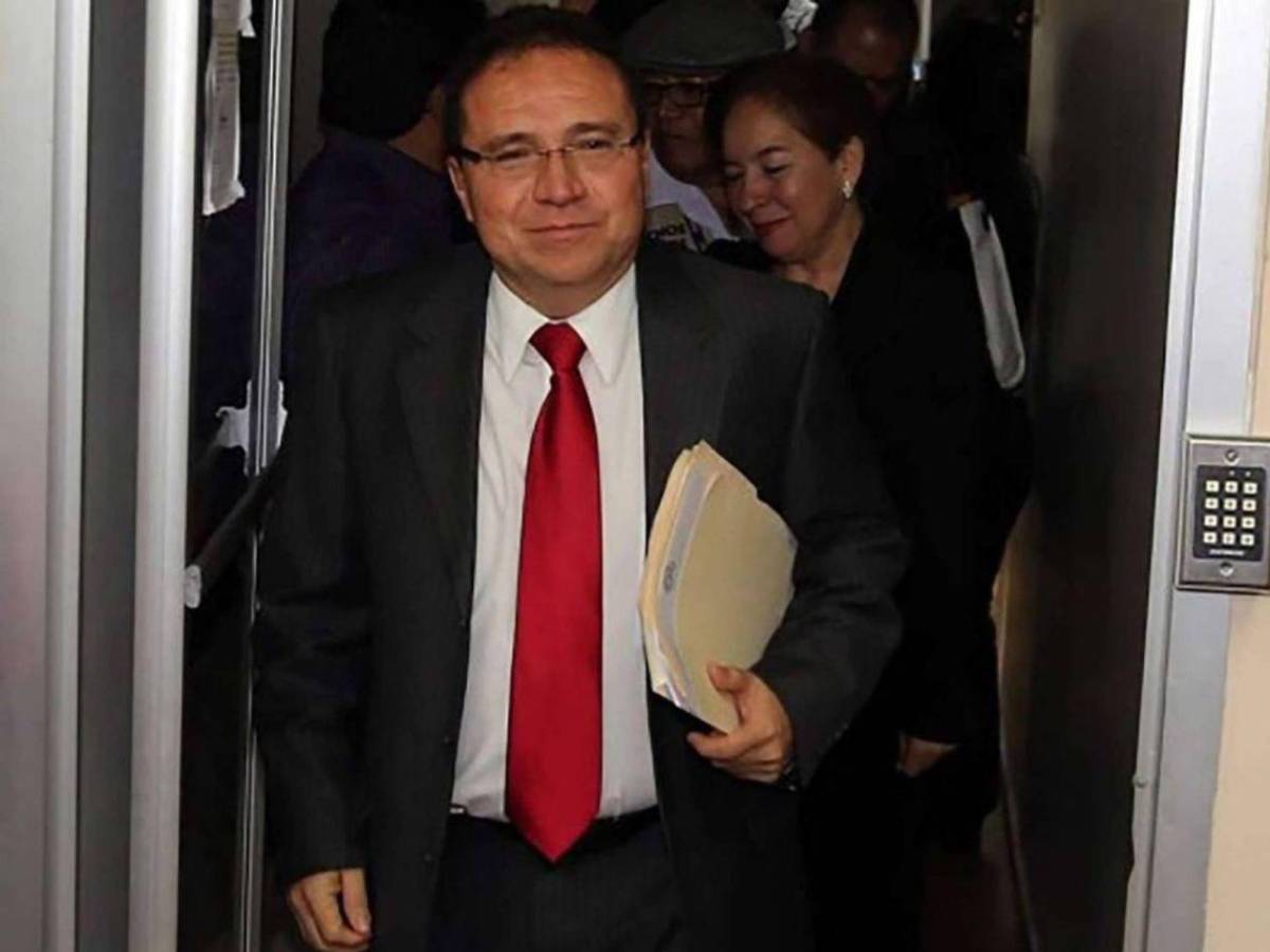 Romeo Vásquez vuelve a la carga con ataque a Enrique Flores Lanza: Te torciste