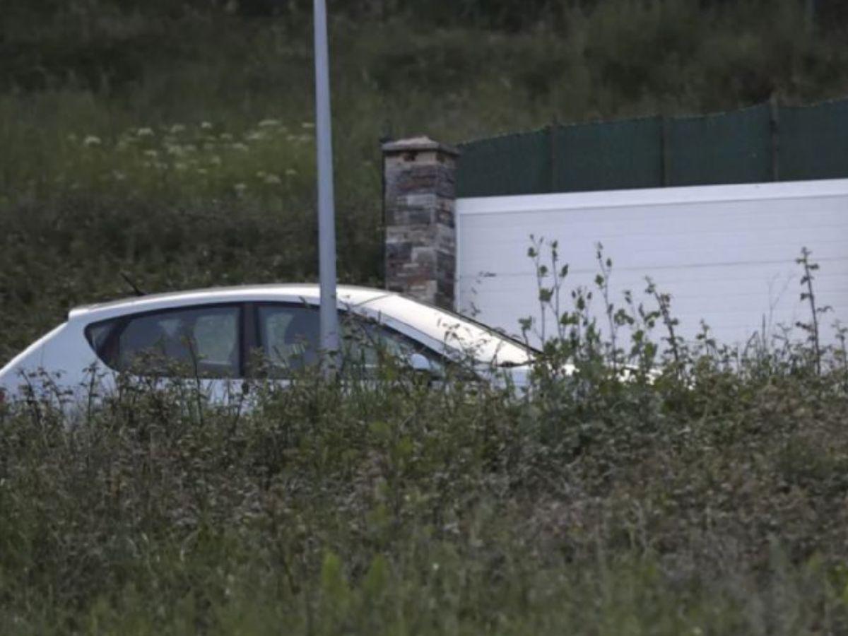 Padres mantuvieron a sus hijos encerrados durante cuatro años en casa llena de basura