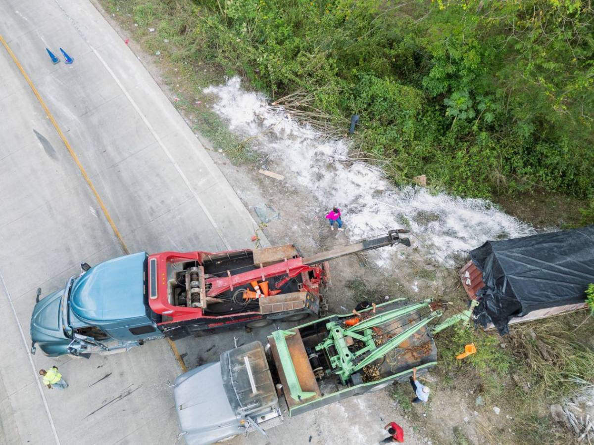 Cianuro en la CA-4: Así se retira  el peligroso químico tras el fatal accidente