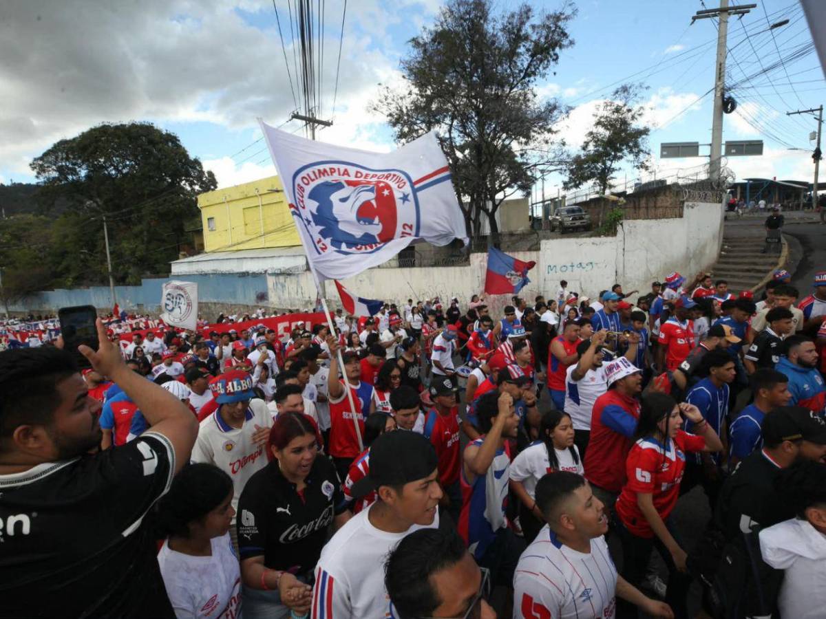 La Ultra Fiel pone color en el clásico Olimpia–Real España; un detenido en la previa