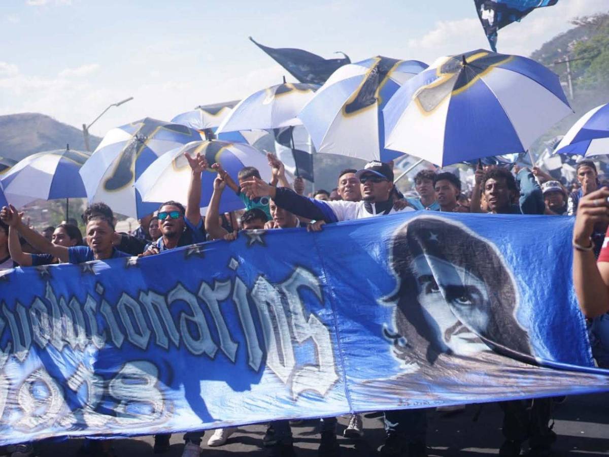 Motagua-Marathón: Beso de famosa periodista y ambientazo previo a la Gran Final